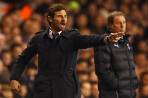 Manager+of+Chelsea+Andre+Villas-Boas+gives+instructions+with+Tottenham+manager+Harry+Redknapp+during+the+Barclays+Premier+League+match+between+Tottenham+Hotspur+and+Chelsea