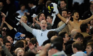 Spurs-fans-celebrate-at-a-007